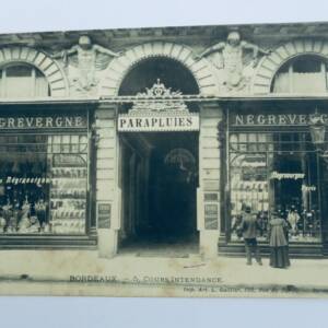 33 Bordeaux cours intendance parapluies