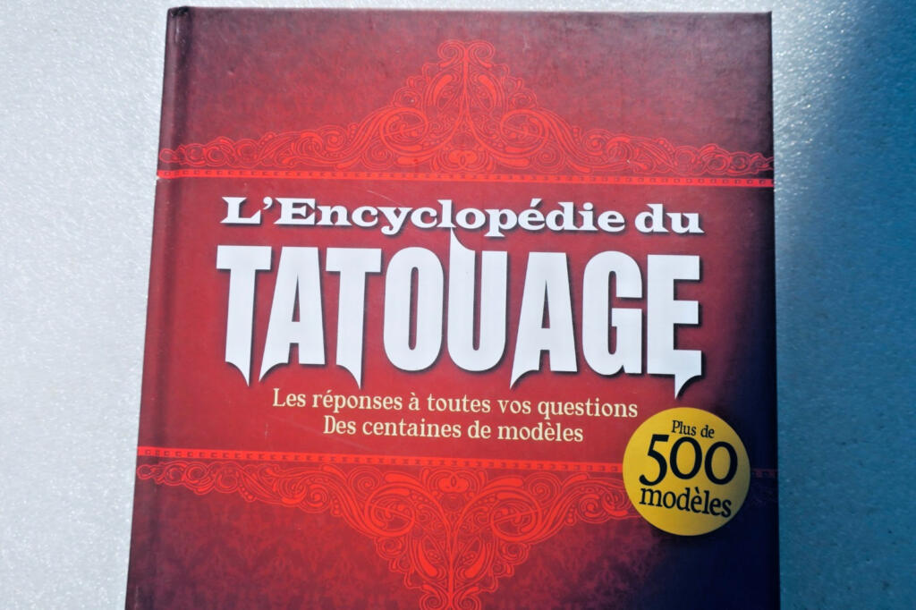50 histoires dans la peau + encyclopédie du tatouage
