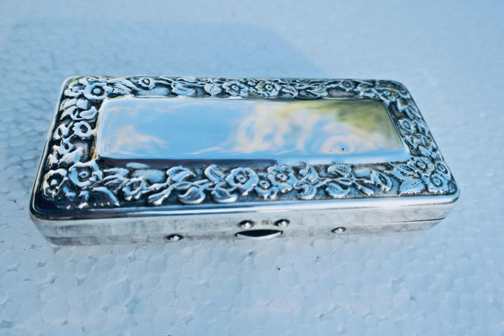 Antique Gillette razor set in decorative box