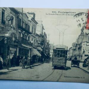 Fontainebleau la grande rue 77 tramway commerces