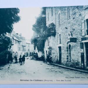 Séverac le Château rue des douves TABAC CHAUSSURES Aveyron