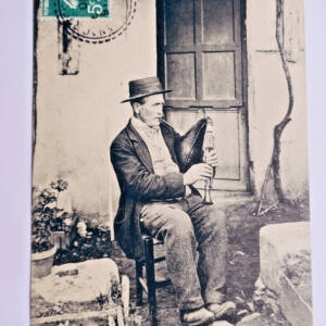 Dordogne Type du Périgord joueur de cornemuse