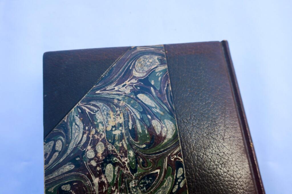 Poetic collection by SAMAIN in fine Affolter binding