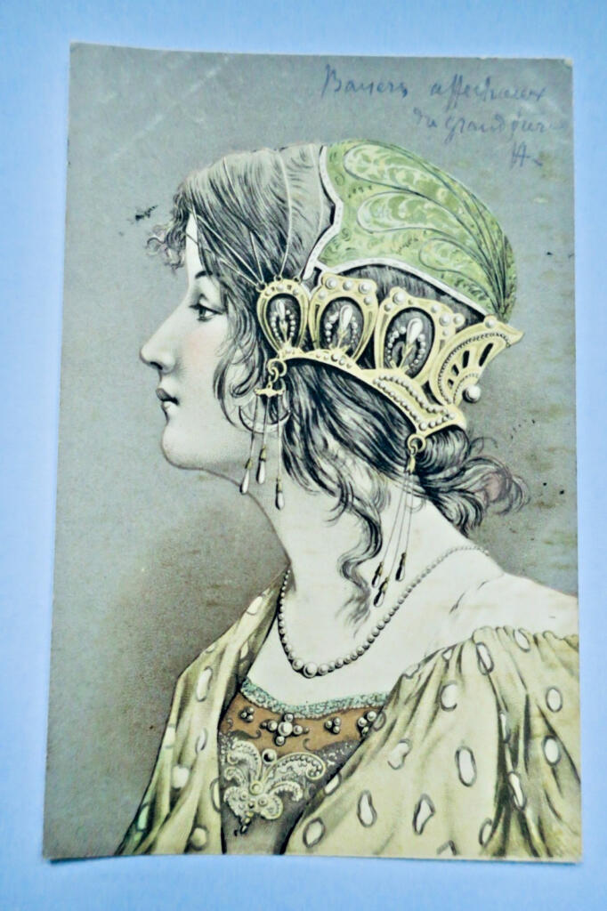 Art Nouveau: Young Woman with Jewelry