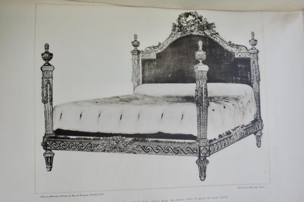 Exploration of French Daybeds