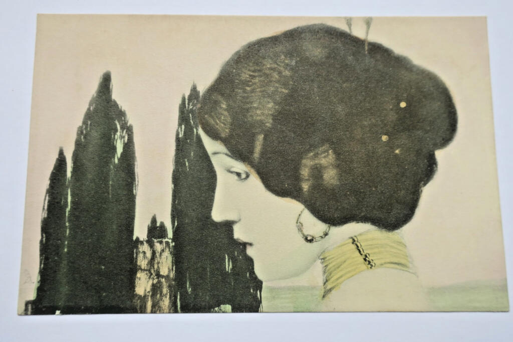 Jugendstil-Kanne mit junger Frauenfigur