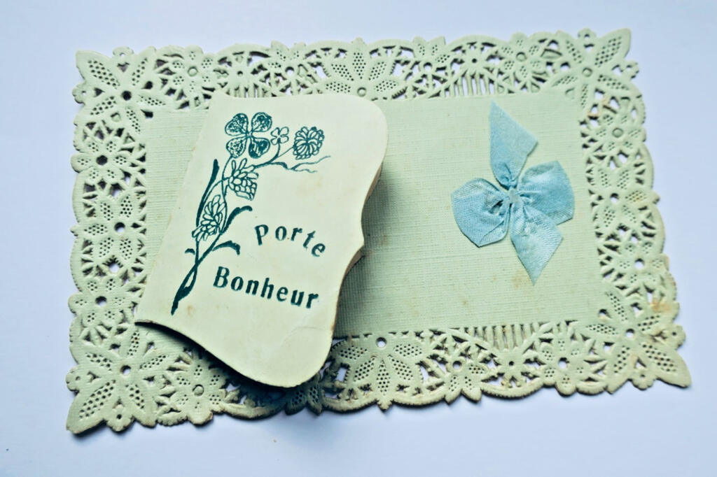 Porte Bonheur carte à volet