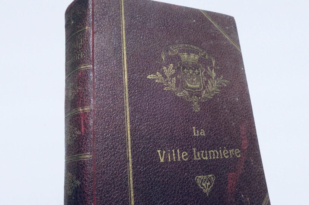 Paris LA VILLE LUMIERE. Anecdotes et documents historiques, ethnographiques 1909