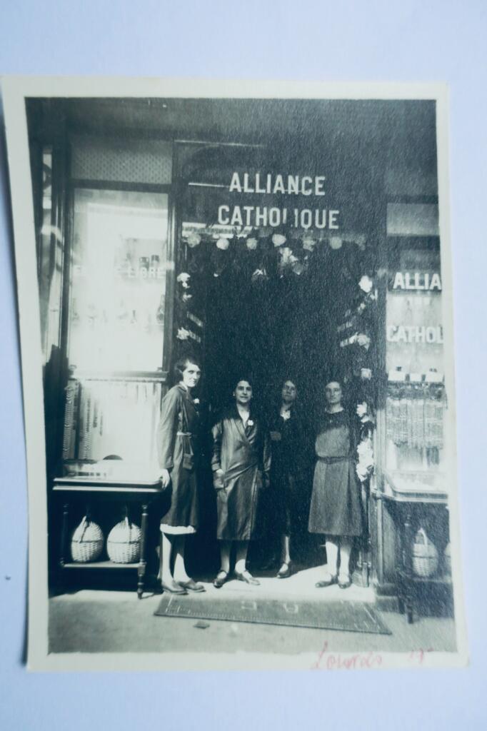 Catholic Alliance storefront display photograph, 1929