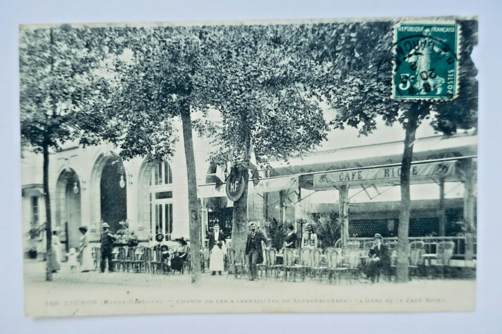 Luchon la gare et le café Riche