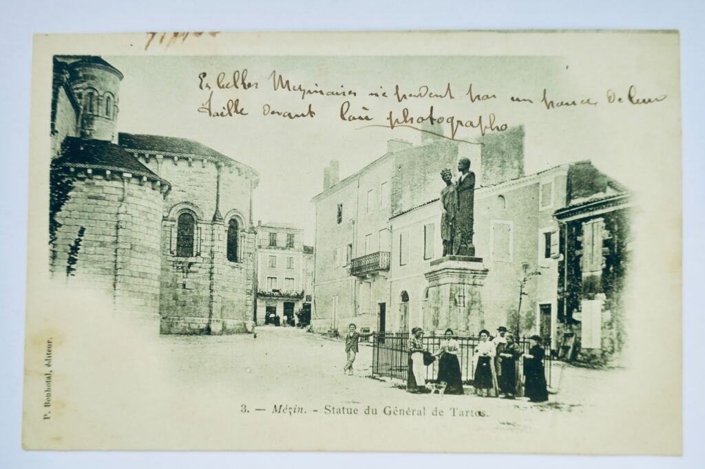 Mezin's Square and General de Tartus Monument