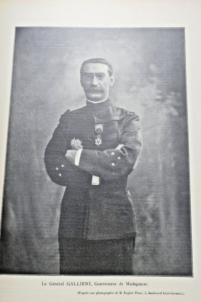Französisches Armeejahrbuch 1902–1906 mit Widmungen