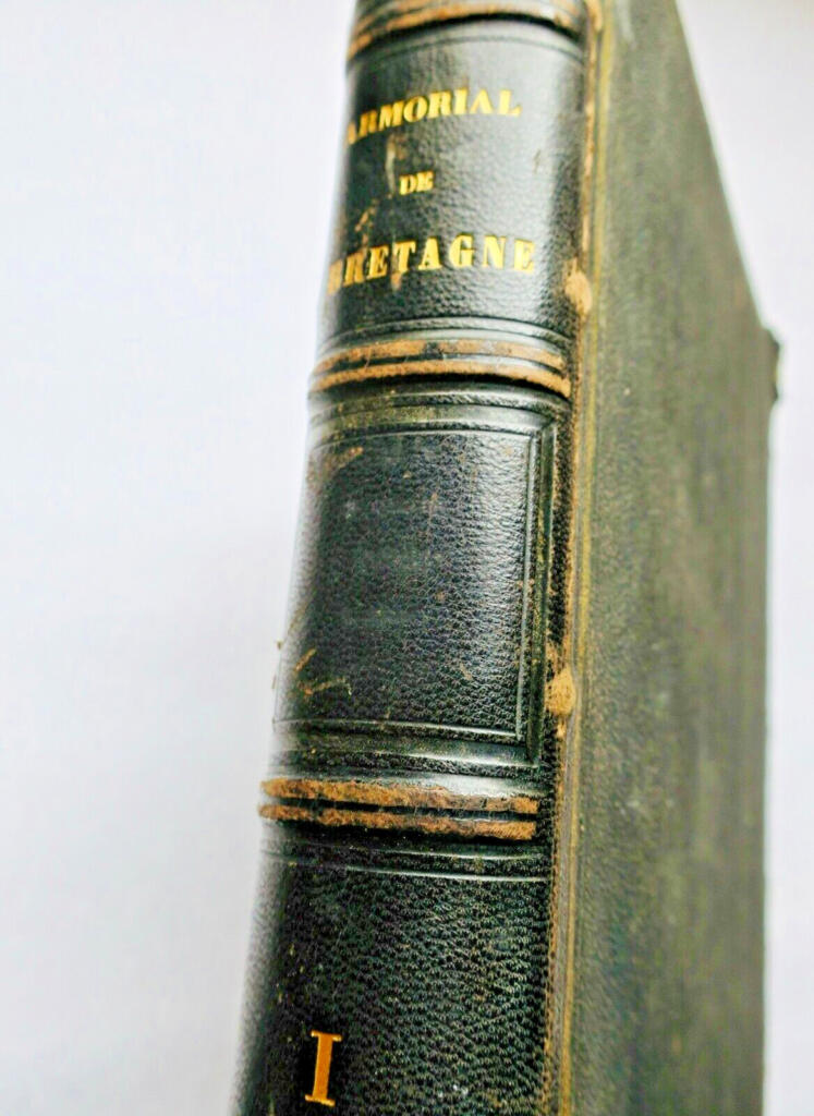 Wappenbuch der Bretagne mit farbigen Wappentafeln