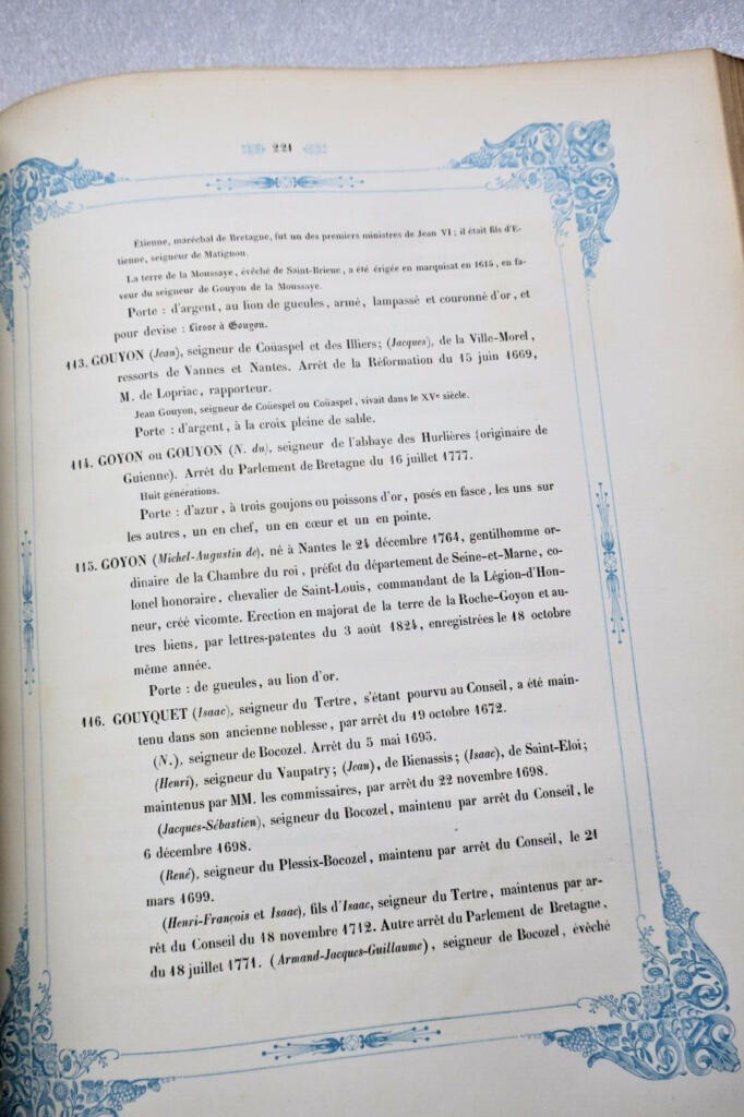 Wappenbuch der Bretagne mit farbigen Wappentafeln