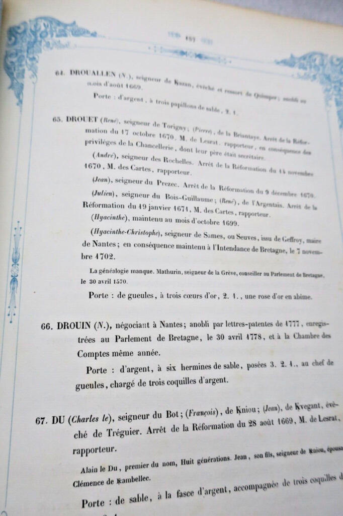 Wappenbuch der Bretagne mit farbigen Wappentafeln