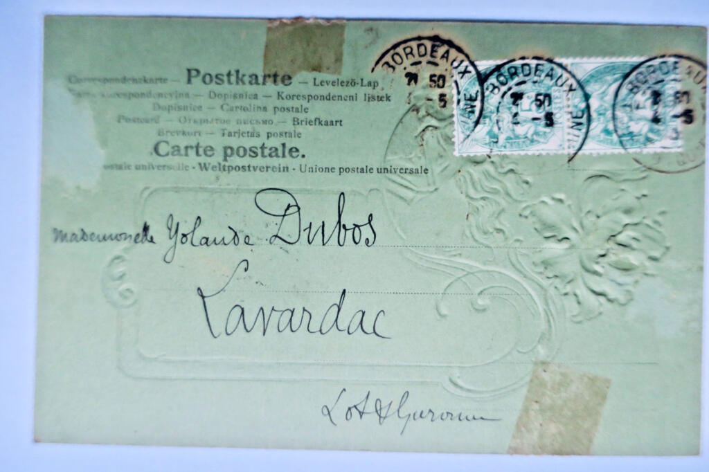 Jugendstil junge Frau mit Blumenstrauß