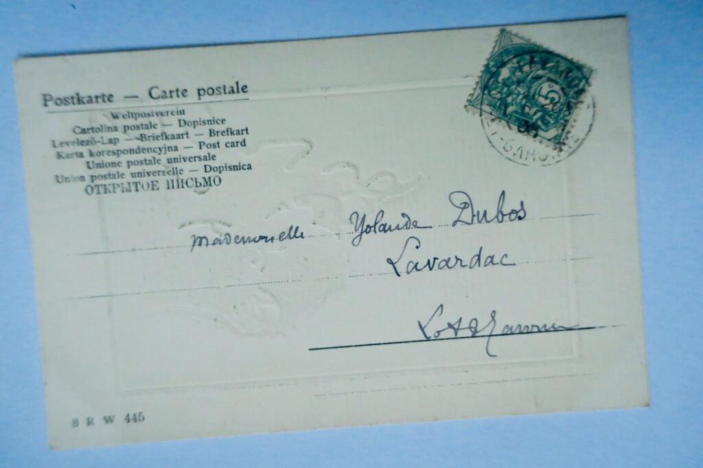art nouveau jeune femme motif doré et gaufré