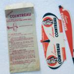 avion Cointreau liqueur AVION A LANCER dans sa pochette