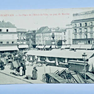 BEAUVAIS, UN JOUR DE MARCHE - PLACE DE L'HÔTEL DE VILLE