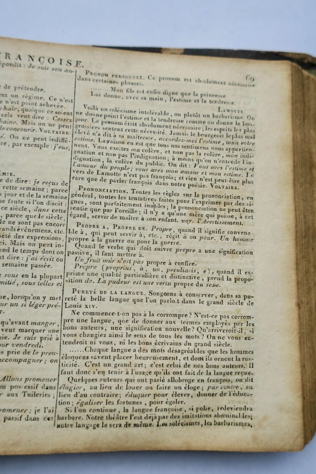 Comprehensive French-Latin Dictionary