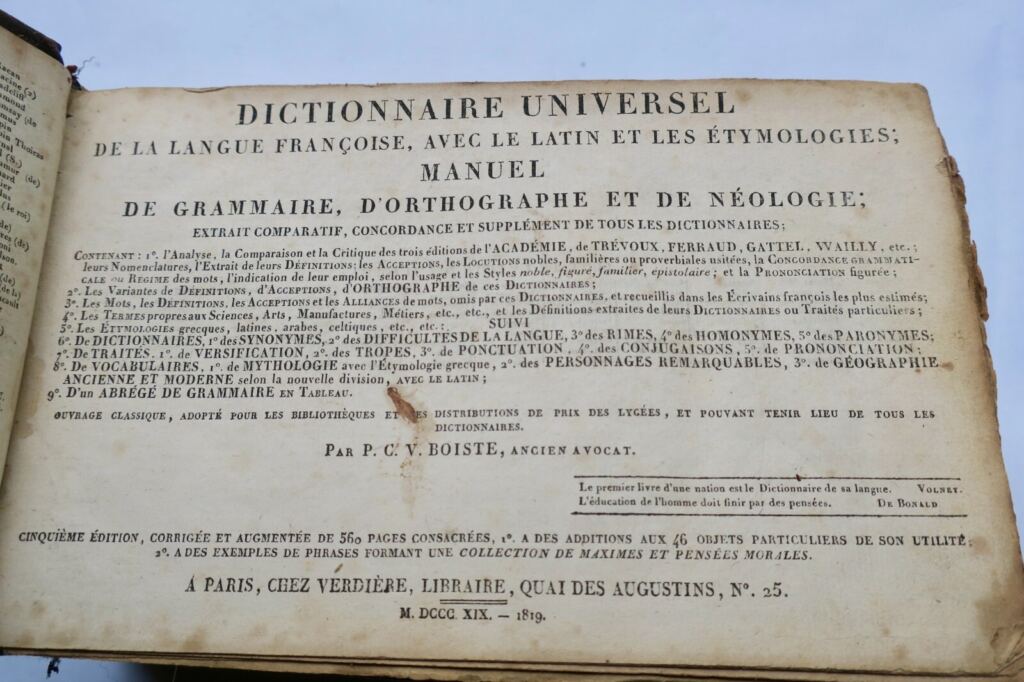 Comprehensive French-Latin Dictionary