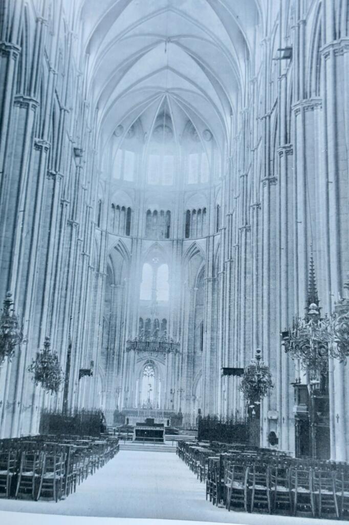 Der Dom von Bourges und seine Glasfenster