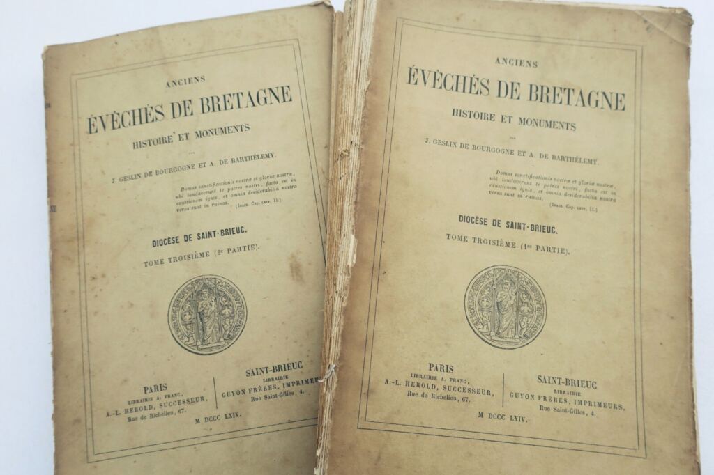 Bretagne GESLIN de BOURGOGNE Anciens évêchés de Bretagne Diocèse de St-Brieuc