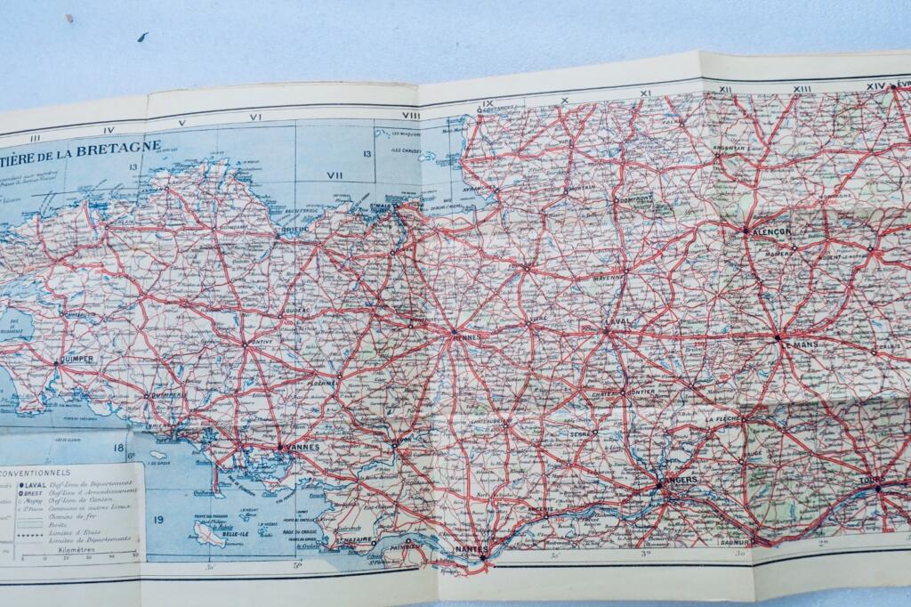 Brittany Illustrated Sea Bathing Guide 1921