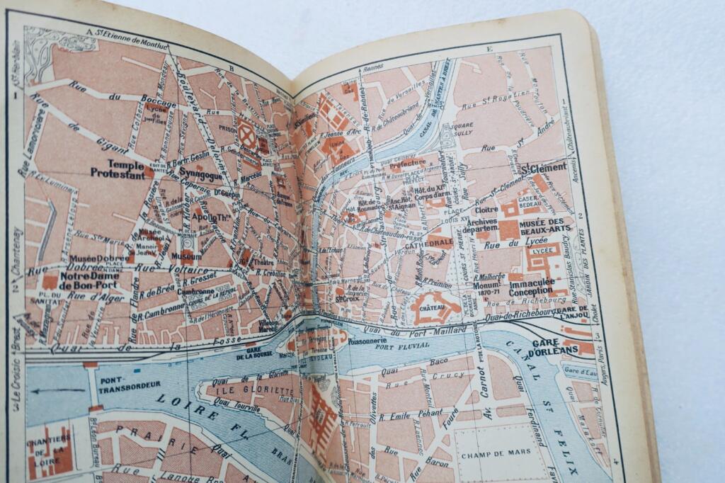 Brittany Illustrated Sea Bathing Guide 1921