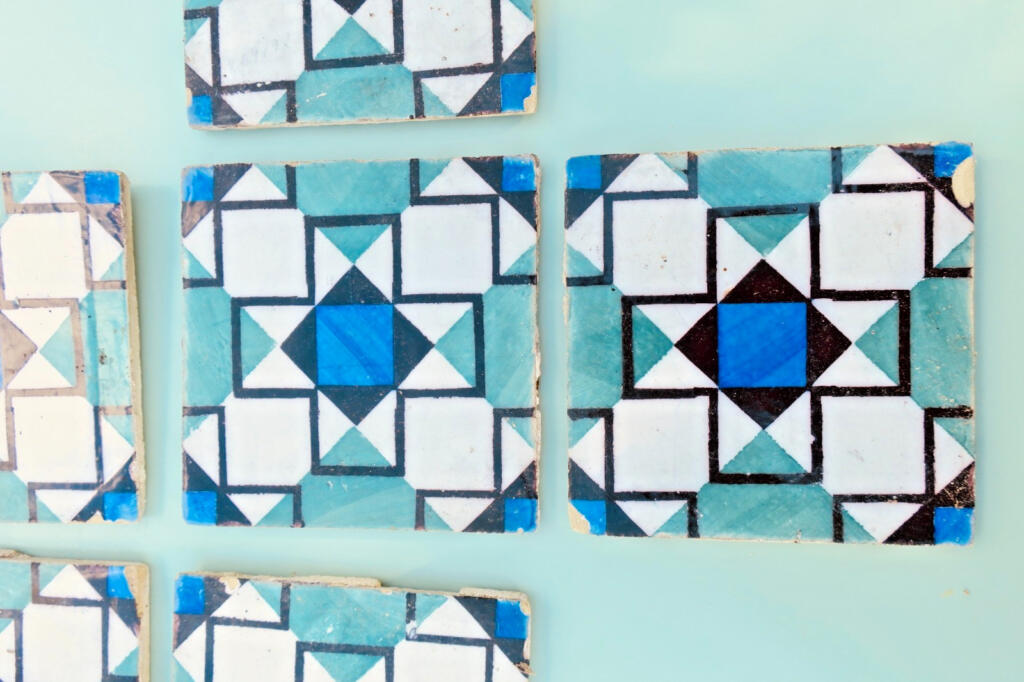 Carreaux de terre cuite émaillés, années 50