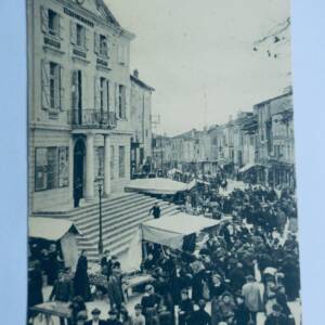 Caussade place de l'hôtel de ville 82 marché