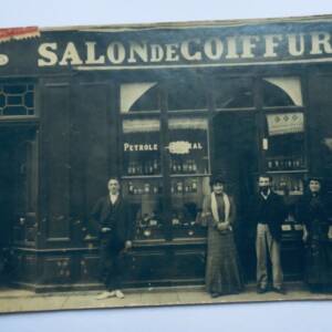 coiffeur SALON DE COIFFURE photo-carte 1906