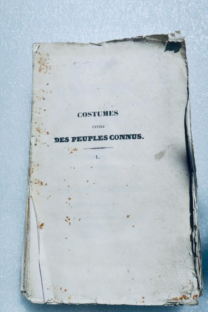 Kostüme aller Völker mit historischen Notizen