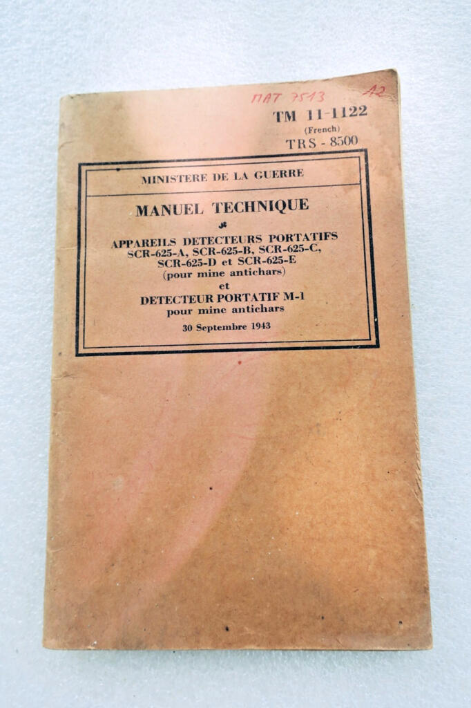 Manual technical detector portable devices 1943