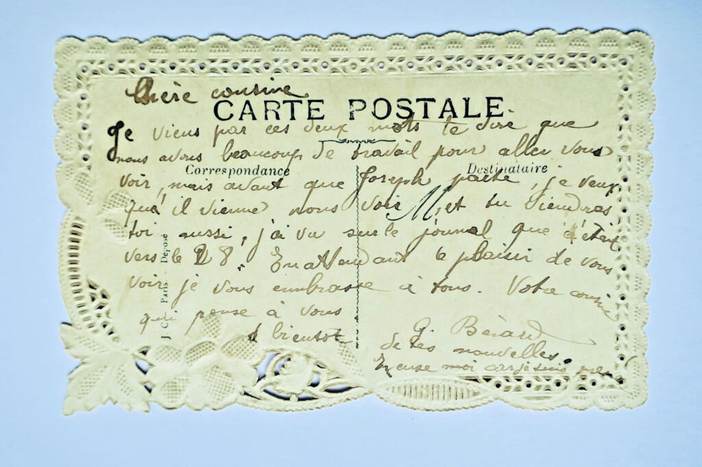 éventail carte aux bords ajourés