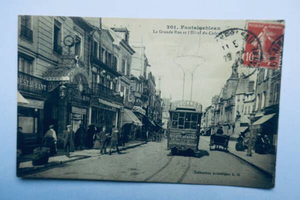 Fontainebleau la grande rue 77 tramway commerces