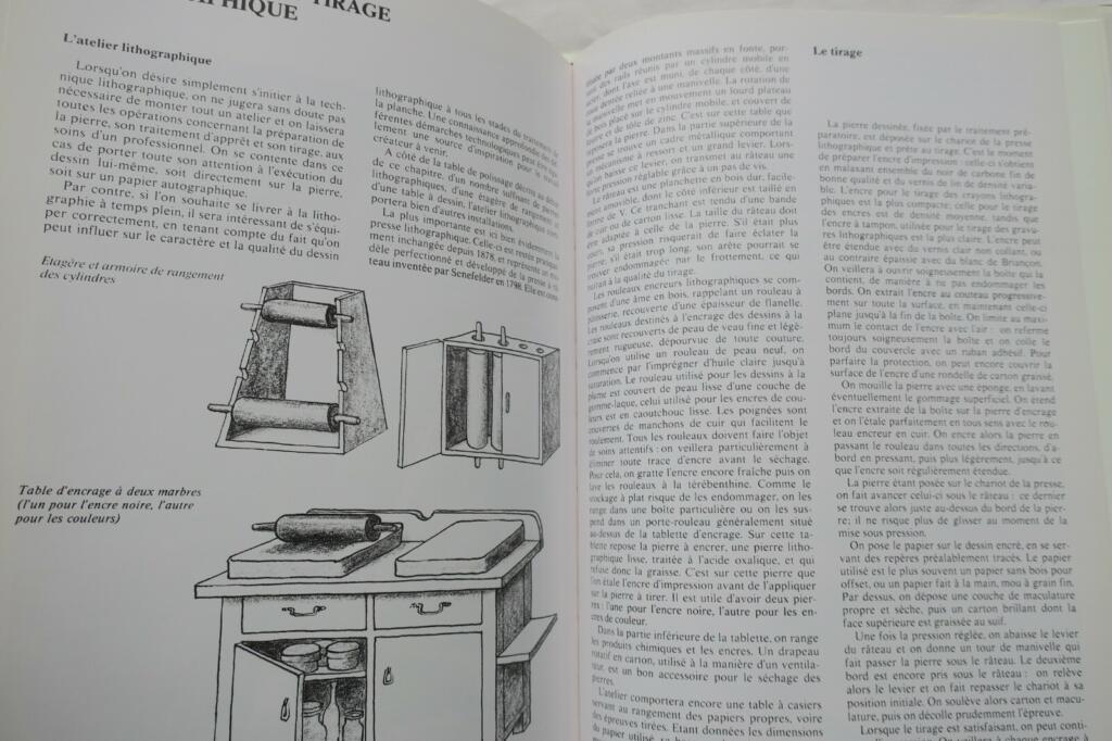 Comprehensive guide to printmaking techniques and history