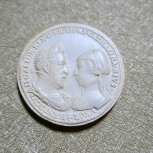 Henri IV et Catherine médaille en plâtre 36 mm.