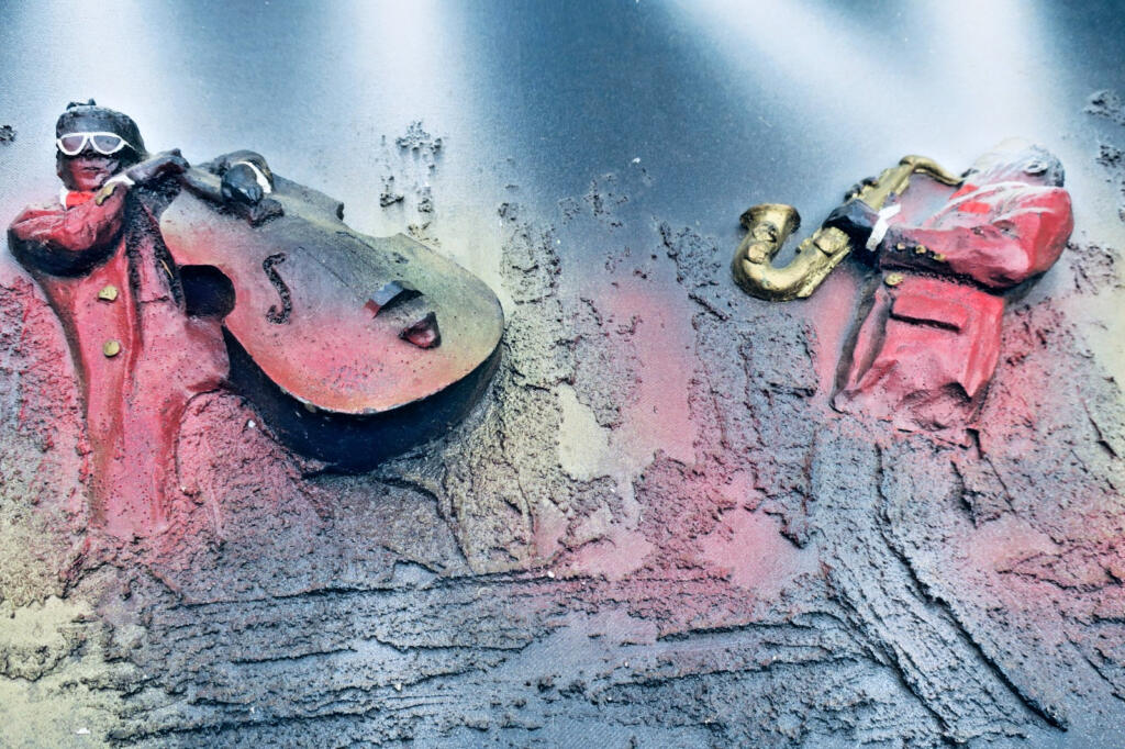 Jazz Saxophone et contrebasse Acrylique 65 x 54 cm. haut-relief