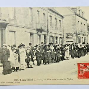 Lanvollon noce sortant de l'église