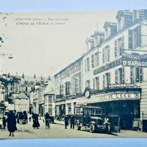 Lapalisse Rue Nationale, L´Hôtel de l´écu et le Château