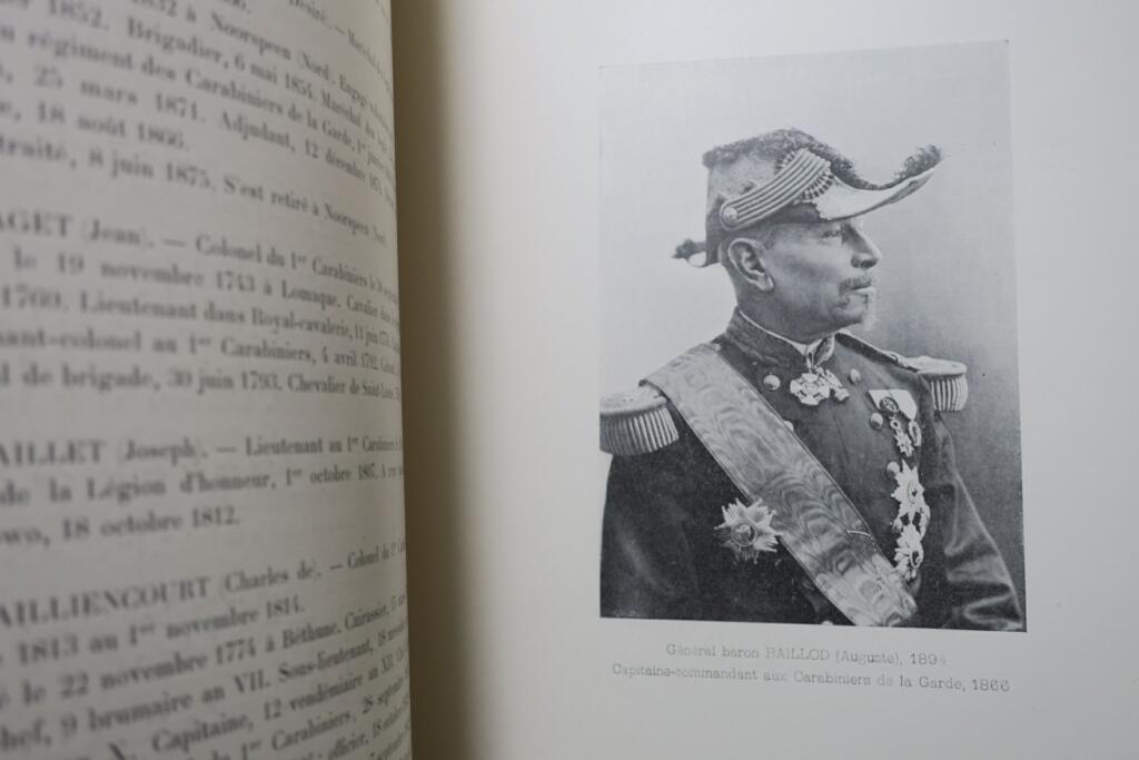 Golden Book of the Carabiniers with rare illustrations