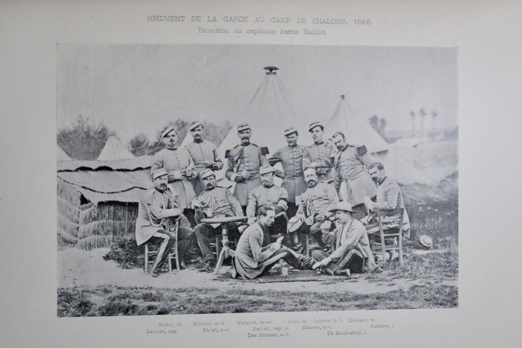 Golden Book of the Carabiniers with rare illustrations