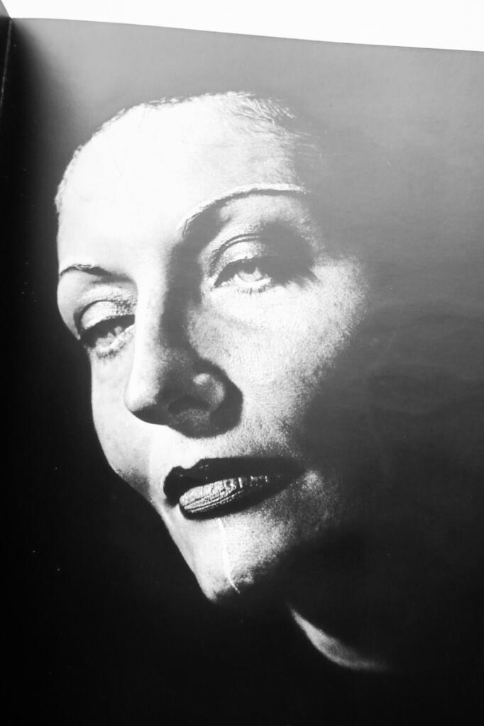 テレーズ・ル・プラのポートレート写真52点