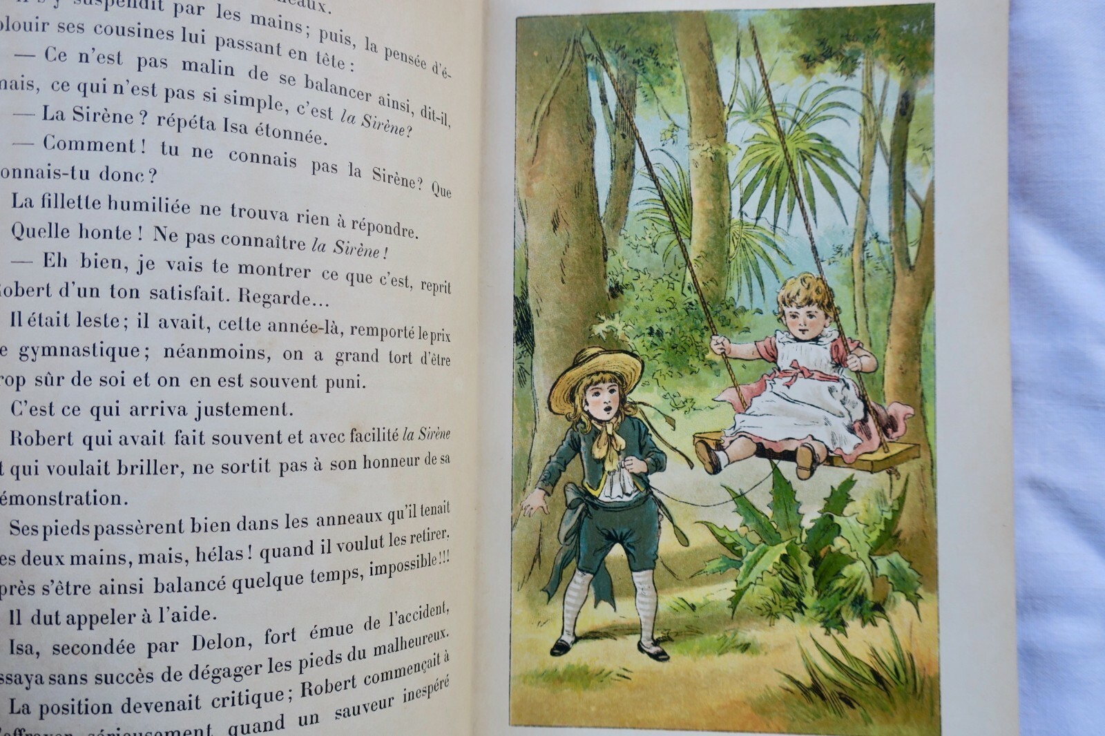 Heureux Temps by Marie Leconte in elegant binding – Image 5