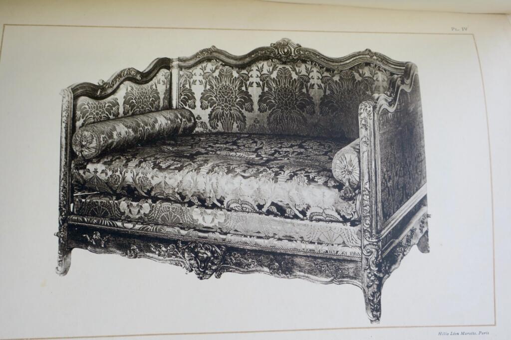 Exploration of French Daybeds