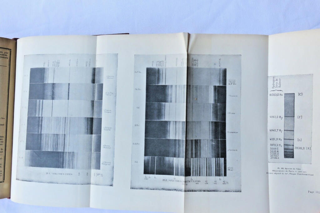 longitudes annuaire pour l&rsquo;an 1944 publié par le bureau des longitudes