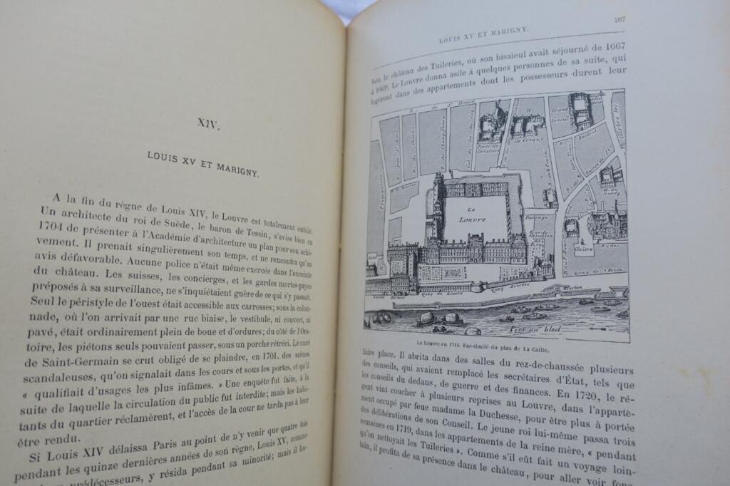 Der Louvre: Historischer Bildband