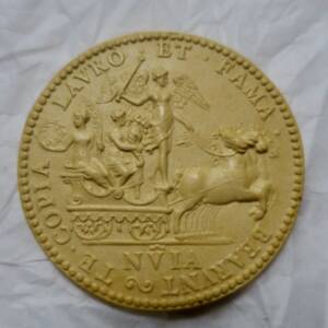 Médaille en plâtre 53 mm.