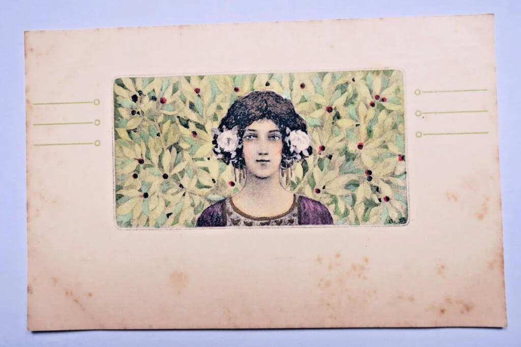 modèle aux fleurs blanches ART NOUVEAU